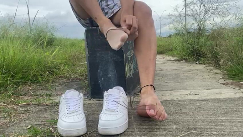 Mr Feet Colombia: Moje stopy są twoją religią. Módl się ustami.