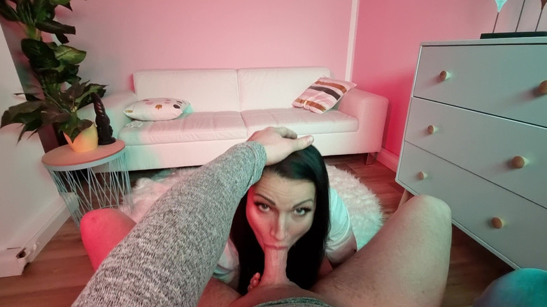 JoleeLove: Dreepthroat, Stříkání na velká prsa