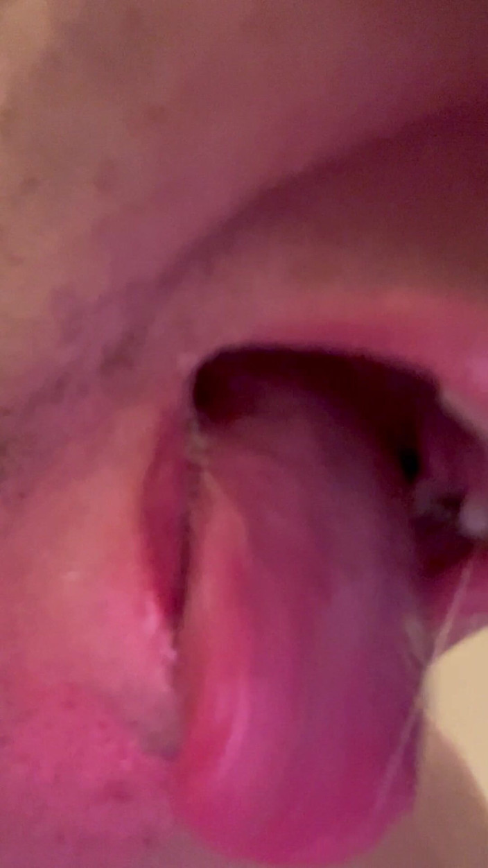 Ancient456: Aku suka banget pakai baju cross dressing