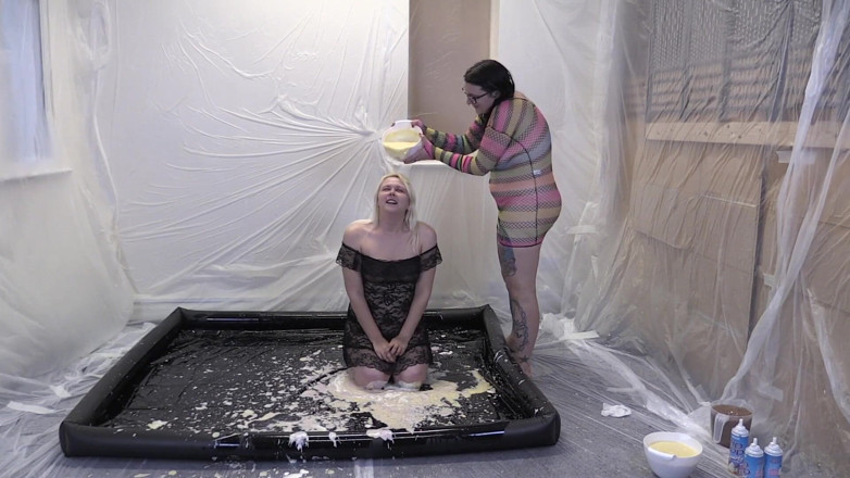 Gunked up girls: Jodie Cummings gets messy