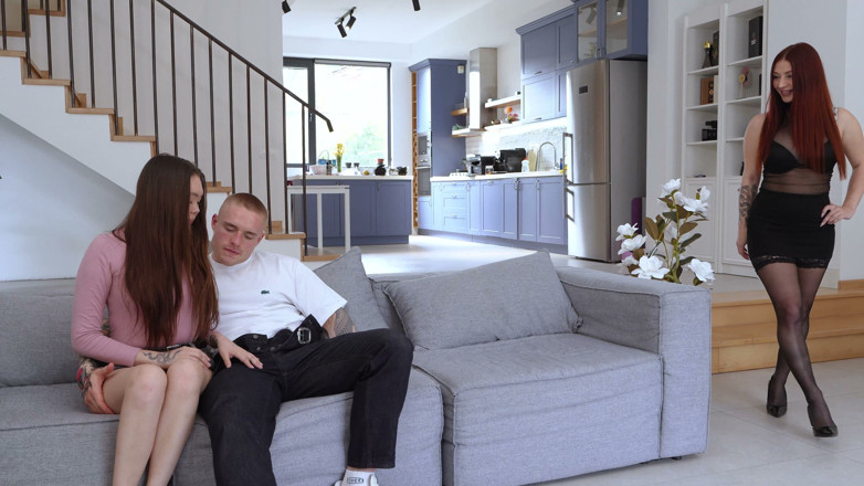 LoveHomePorn: 흑인 란제리를 입은 새엄마