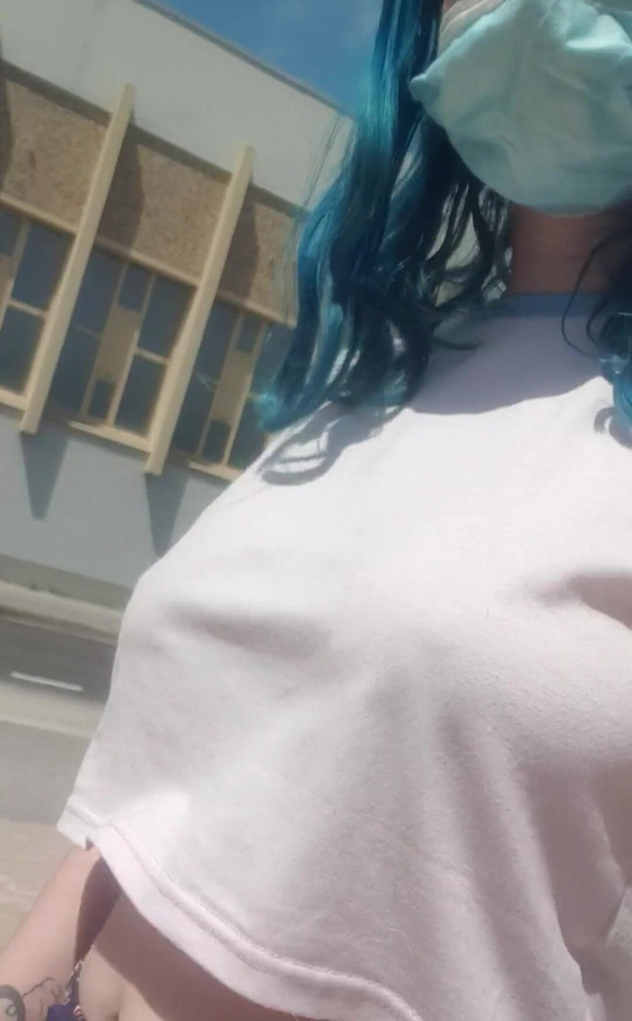 Khalamite: Tidak pernah bra. Always No Bra