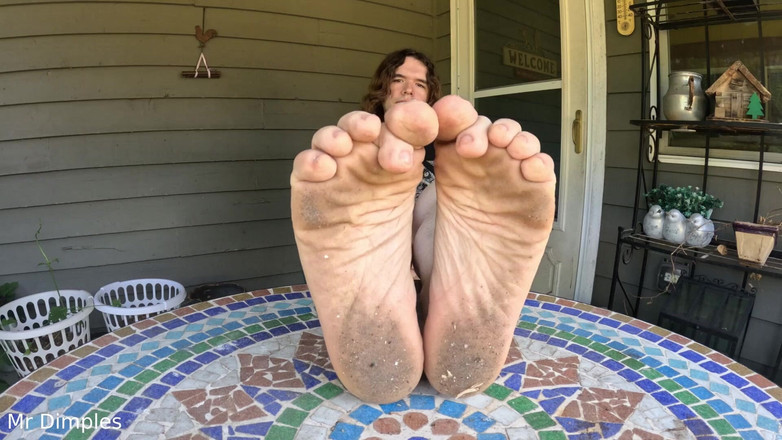 Mr Dimples: Ich Zeige Meine Schmutzigen Füße