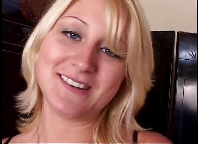 Analiscius: La troia bionda ribatte il suo partner e si fa...