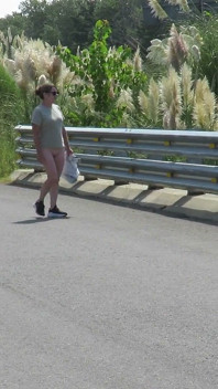 Patricia En El Puente Sobre La Carretera