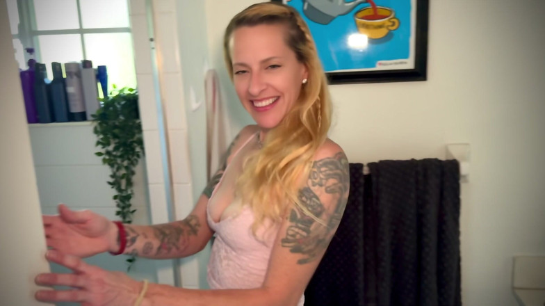 Mila Mynx: 내 오줌을 12시간 동안 잡았어!