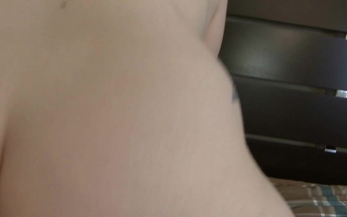 Tight little babes: विशाल स्तनों और काले बाल वाली गोल-मटोल हसीना फैटी के लंड का वीर्य निकालती है