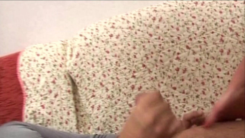 Old & Young: Old &amp;young 12 - mulheres alemãs maduras guiam jovens através de treinamento hardcore...