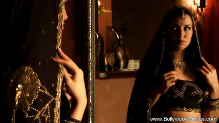 Bollywood Nudes: Godaan oleh pergerakan dari India