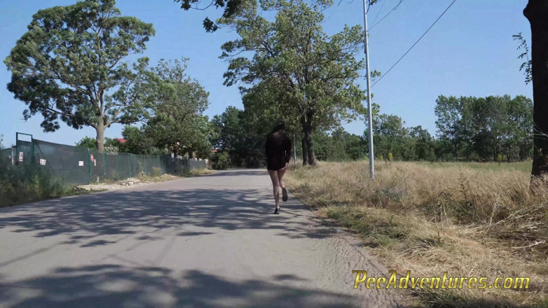 Pee Adventures: Pee accident trough my short shorts outdoor