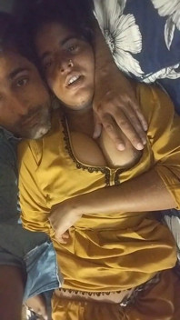 Je joue avec ma femme réelle la plus sexy