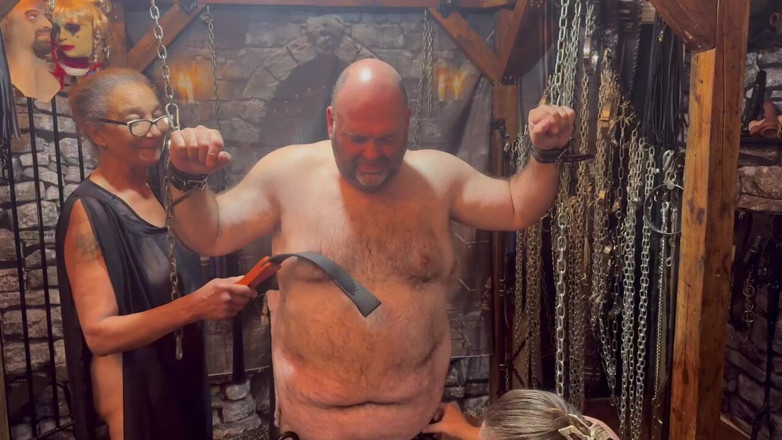 blackberrymilf: Lanisterbear Gets Put Back Into Ball Buster Part 2