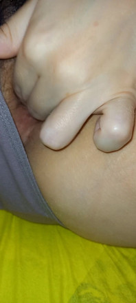 Masturbasi memek berbulu