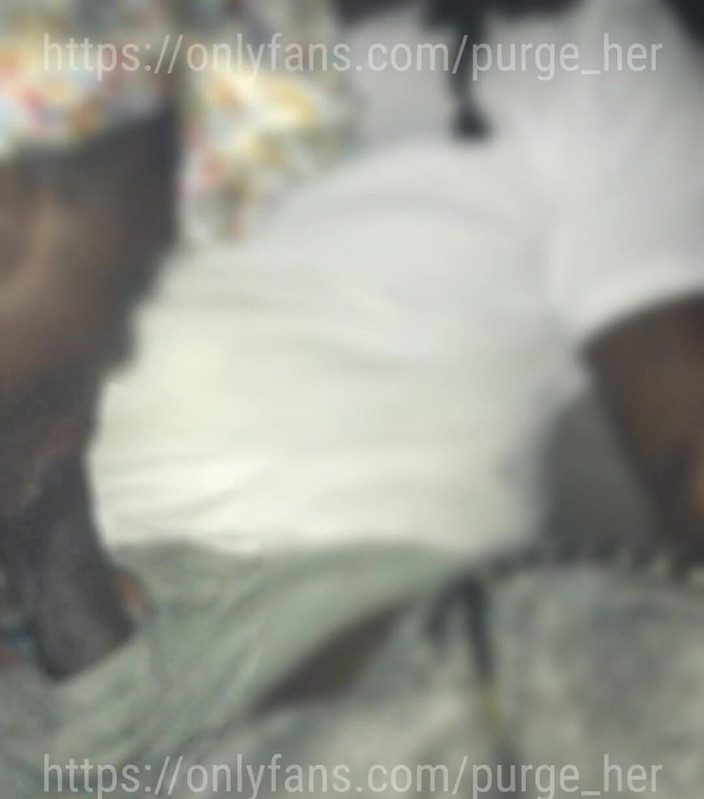 Purge_her: Big Lips trénink hlavy na zadním sedadle auta