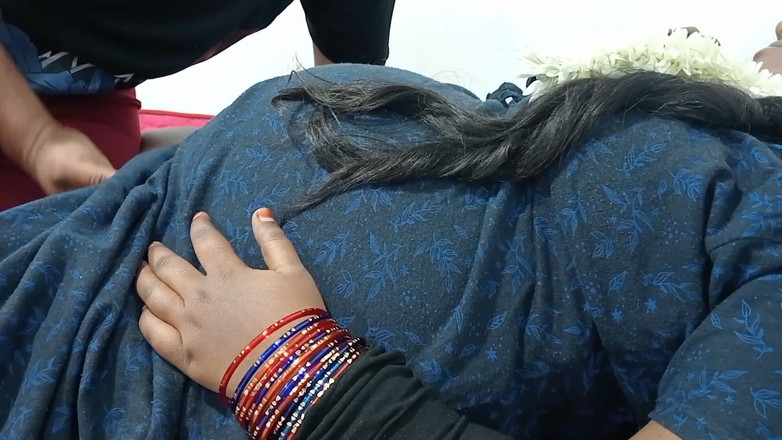 Veni: Tamil evli kadın kocasıyla telefonda konuşurken sevgilisini sikiyor