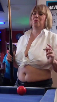 Trambusto nella sala da biliardo