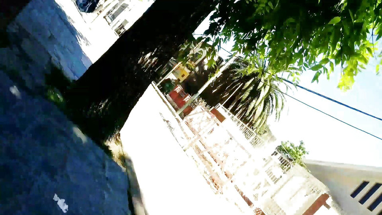 Activecouplearg: スカートの下にパンティーがないと、人々はスポーツクラブで私たちをファックしているのをキャッチします