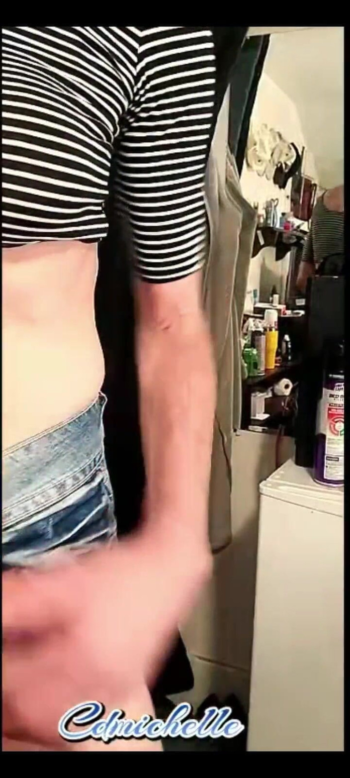 Cd Michelle lingerie: Cdmichell cebimden sarkan yarakla ekin üst ve göt şort giyiyor k hangin