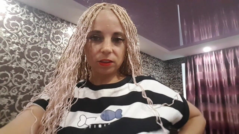 LarisaCum: Look at my new pigtails and my sexy red lipstick