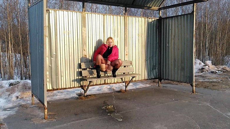 Lady Rose pee pee: 골든 레인 88 - 도로의 오줌