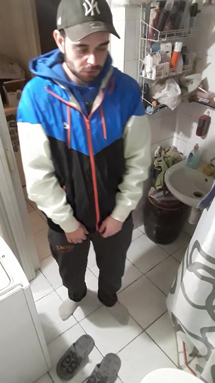 jerkofflover: Я своему бывшему парню в ванной, потому что он заснул и у него не было никого, кто мог бы мне подарить