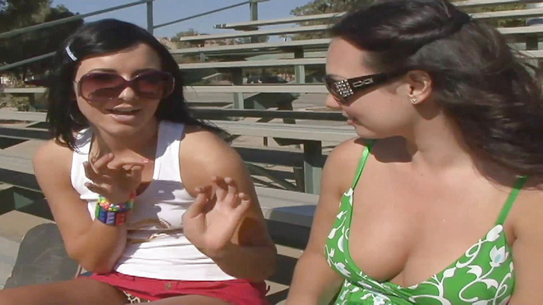 Naughty Girls: 스트랩 온으로 발정난 창녀에게 따먹히는 Lez babe