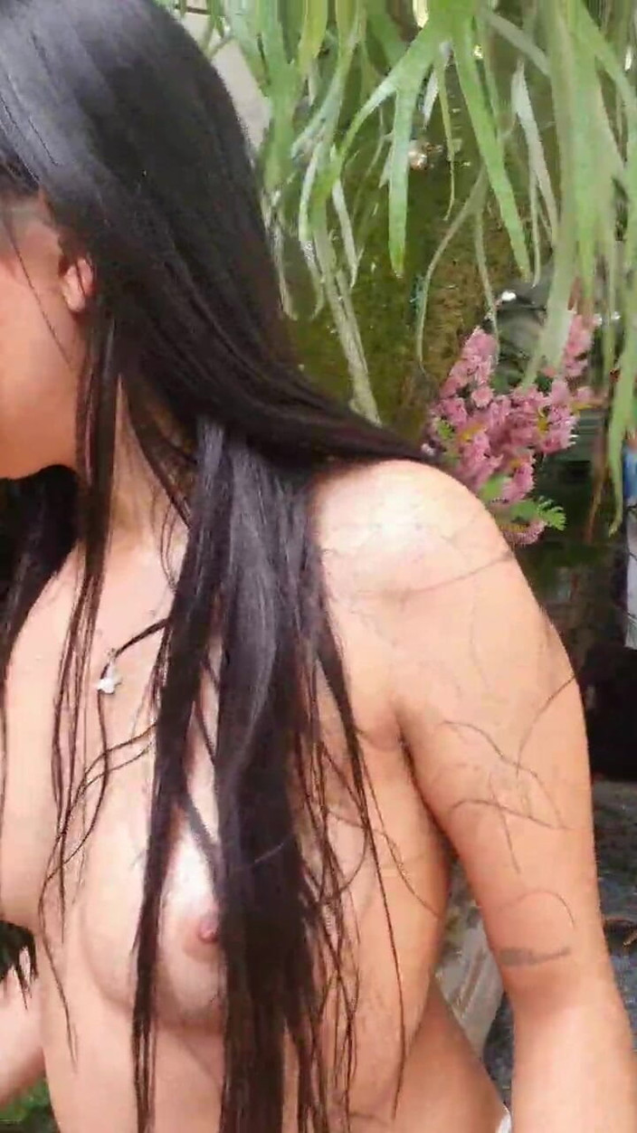 LilithKlain: Ik hou ervan om nat en geil te zijn