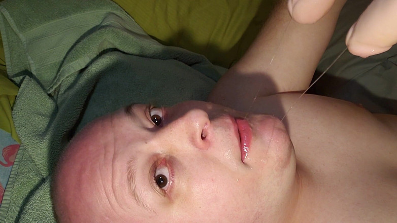 Charlieboy69: Gorge profonde 2 énorme gode, partie 2