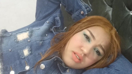 Pikaa6: Šukání velkých prsou do obličeje