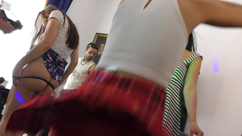 Leon Lambert Girls Twerk Parties CFNM: 팬티 벗기: Leon Lambert가 엣지와 라이딩을 위해 춤을 추고 스트립쇼를 하는 핫한 쪼이는 파티 소녀들