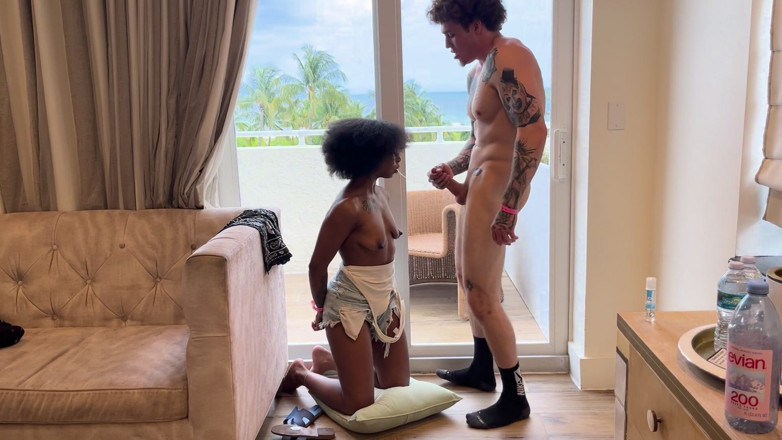 Elija Loads: Bums de playa. Suite de playa en hotel follando x...