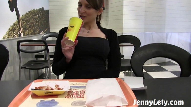 Jenny Lety: Pas de culotte dans un fast-food !