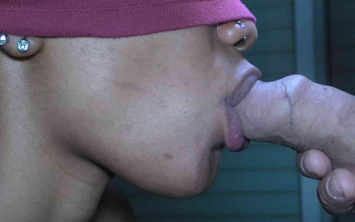 Bam-bulax: Pancutan mani batang putih besar dalam mulut jalang hitam untuk...