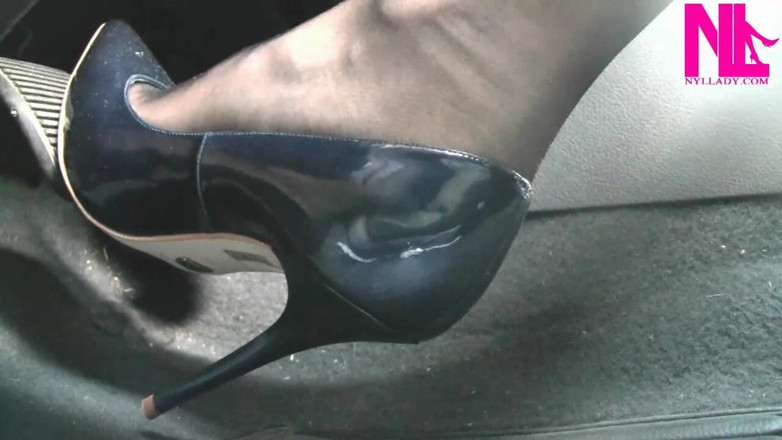 Nyllady: Sensual condução em Pattent Blue Buffalo super sexy pumps