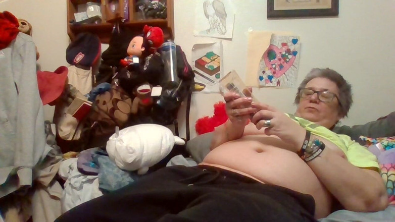 krazykristin: Масляные большие сиськи показывают киску пальцами