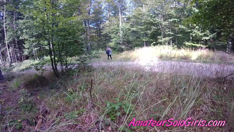 Amateur Solo Girls: Mature man watches girl masturbate in the forest