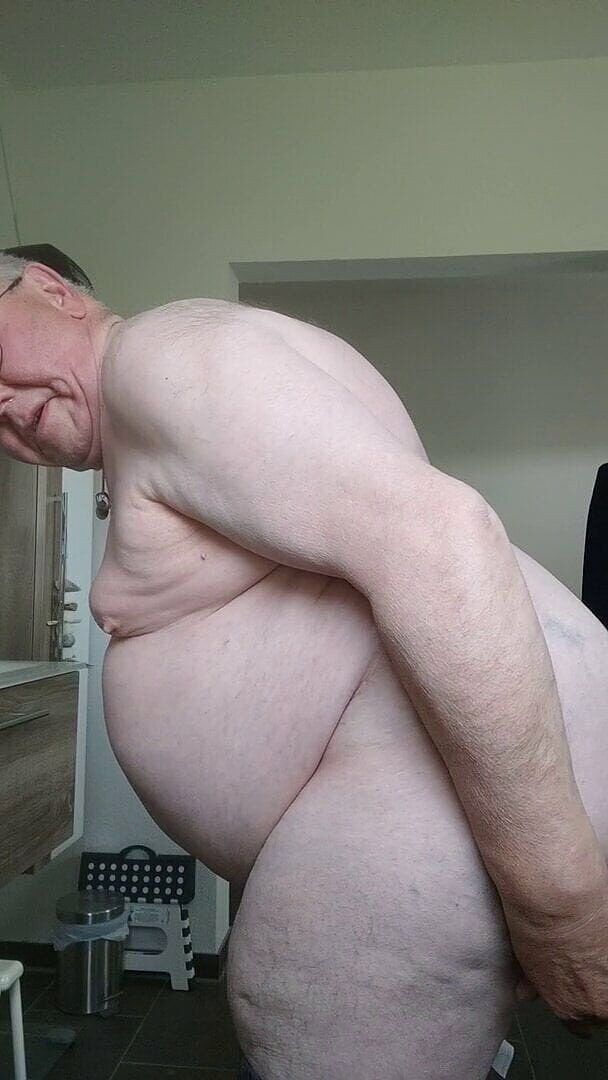 Karlchengeil: Cuidados com o corpo antes do café da manhã