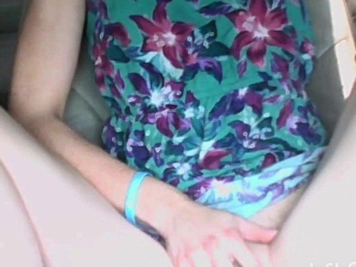 Be demoned: Dai alla ragazza del college l'ascensore a casa