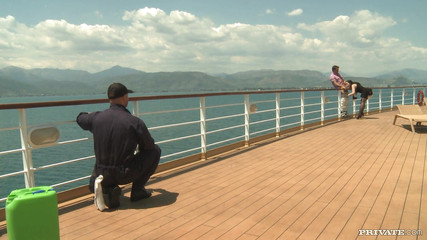 Private.com: angell privato e il suo uomo litigano, che porta a...