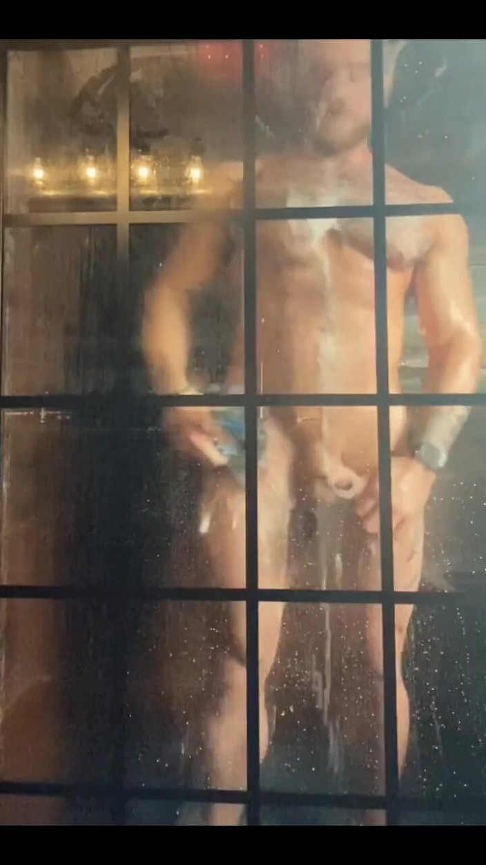 Leo Bayne: Je me sens comme un maître multimédia