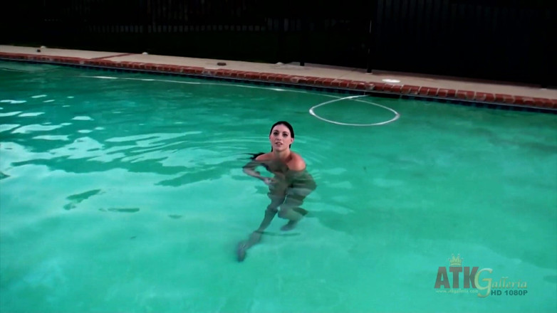ATKIngdom Fans: Pool fun