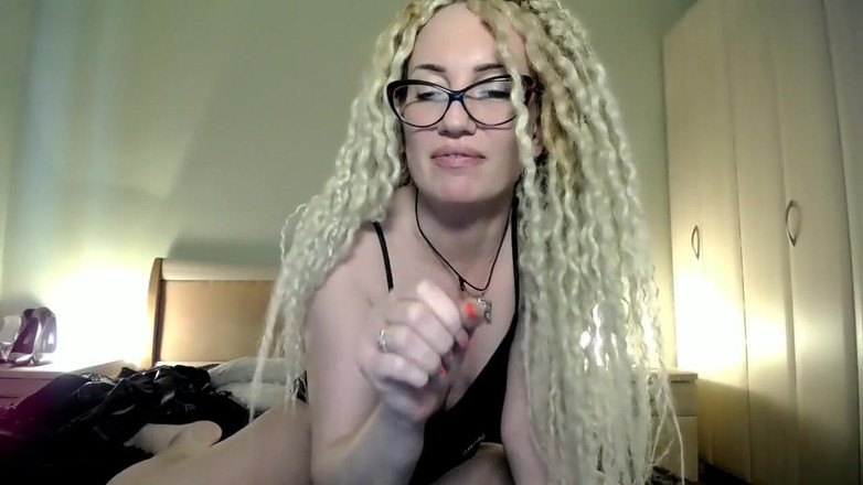 BadAssBitch: Vykuři mi dildo, pak šukej zadek, pak znovu saje!