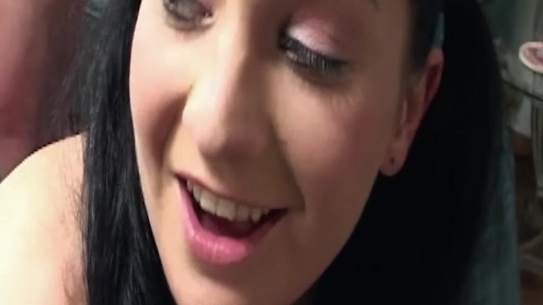 Bangora clips: Mature Brunette MILF Spreads for Deep Pussy Pounding
