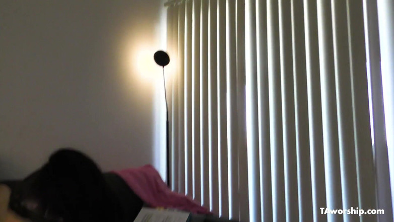 TAworship: Füße können ansteckend sein (fußanbetung)