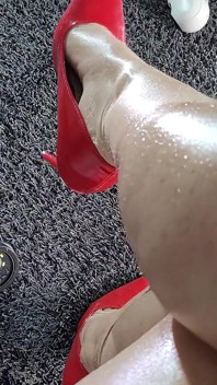 Being miss A and playing whit my legs in red heels part 2