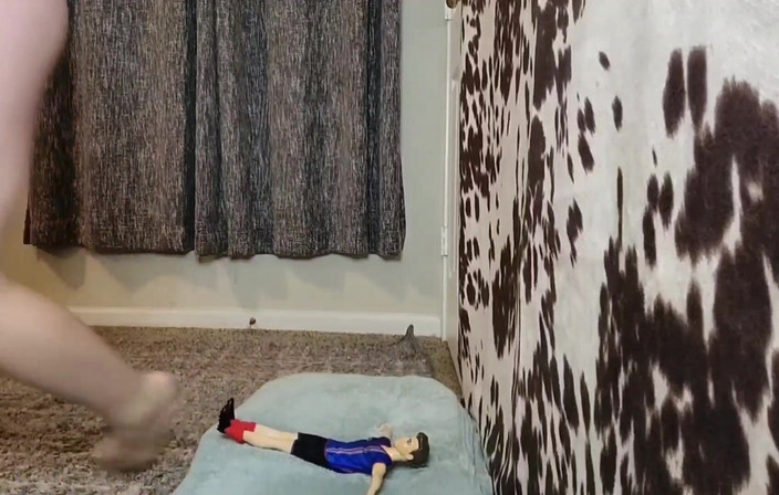 Julia Ryan: Malhando os Peidos