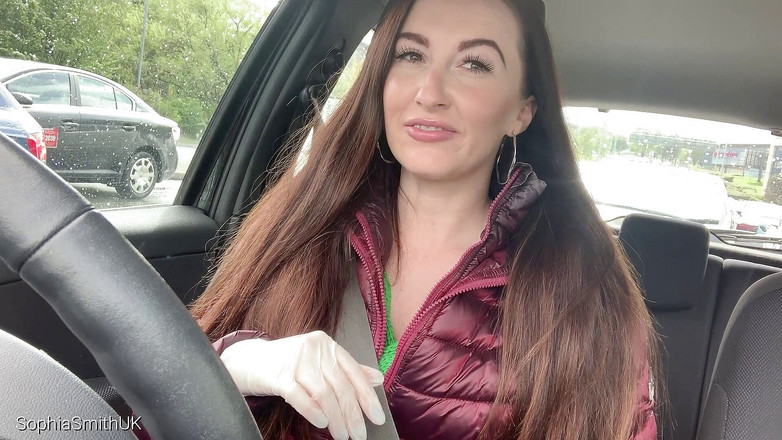 SophiaSmithUK: Fată care conduce mașina