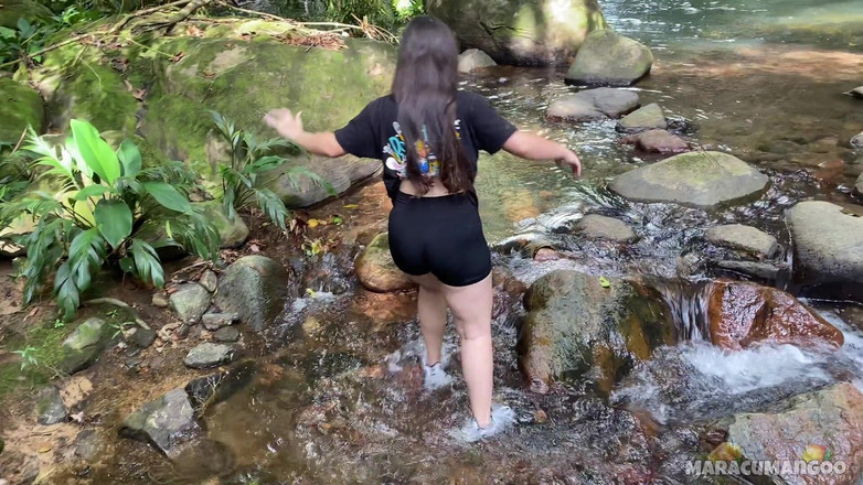 Maracumangoo: 모험가와 함께하는 마법과 먼 장소에서의 데이트는 야외에서 섹스로 끝납니다.