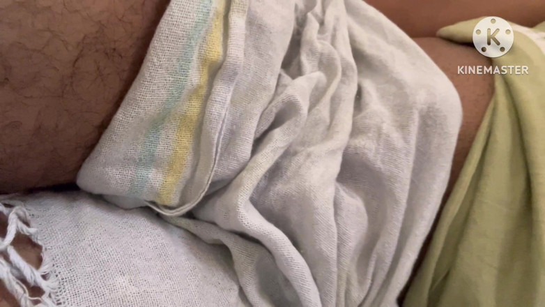 Desi__Panda: Ayah tiri Pakistan kontol besar dengan rok