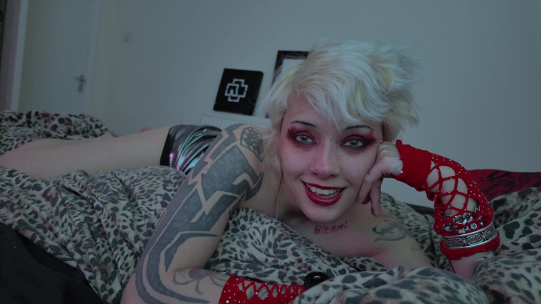 Glitterqueen1999: Stepmommy Takes My Virginity - 4th Day of Xmas